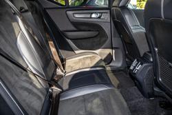 2022 Volvo XC40 T5 R-Design