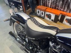 2018 Harley-davidson FLDE DELUXE (107) Midnight Blue/Barracuda Silver