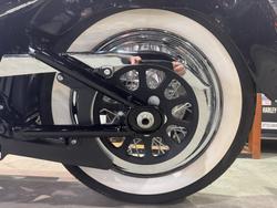 2018 Harley-davidson FLDE DELUXE (107) Midnight Blue/Barracuda Silver