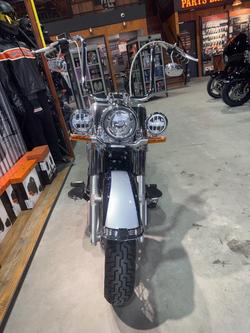 2018 Harley-davidson FLDE DELUXE (107) Midnight Blue/Barracuda Silver