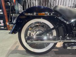 2018 Harley-davidson FLDE DELUXE (107) Midnight Blue/Barracuda Silver