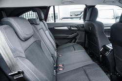 2025 Isuzu
MU-X LS-M