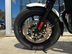 2025 Royal Enfield (see Also Enfiel CONTINENTAL GT 650 E5 DARK BLACK