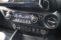 2022 Toyota Hilux SR5