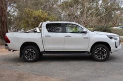 2022 Toyota Hilux SR5