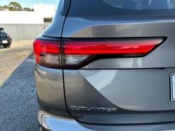 2023 Mitsubishi Outlander ES ZM MY23 White