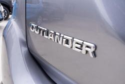 2019 Mitsubishi Outlander ES