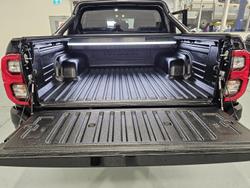 2024 Toyota
Hilux SR5 48V