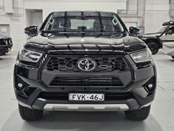 2024 Toyota
Hilux SR5 48V