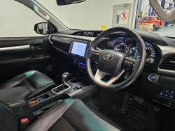 2024 Toyota
Hilux SR5 48V
