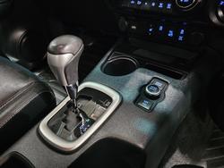 2024 Toyota
Hilux SR5 48V