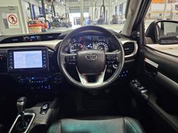 2024 Toyota
Hilux SR5 48V