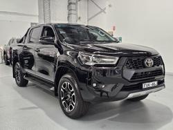 2024 Toyota
Hilux SR5 48V