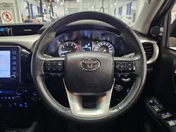 2024 Toyota
Hilux SR5 48V