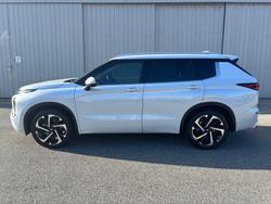 2022 Mitsubishi Outlander Exceed