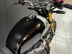 2025 Royal Enfield INTERCEPTOR 650 E5 CLASSIC Black