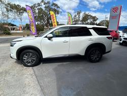 2022 Nissan
Pathfinder ST-L