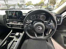 2022 Nissan
Pathfinder ST-L