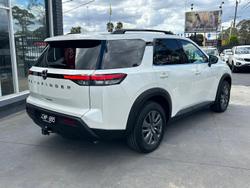 2022 Nissan
Pathfinder ST-L