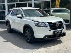 2022 Nissan
Pathfinder ST-L
