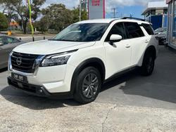 2022 Nissan
Pathfinder ST-L