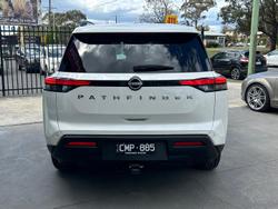2022 Nissan
Pathfinder ST-L