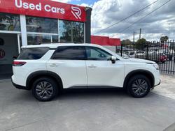 2022 Nissan
Pathfinder ST-L