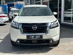2022 Nissan
Pathfinder ST-L