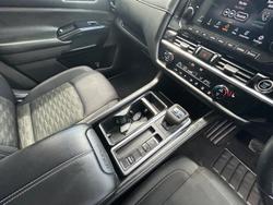 2022 Nissan
Pathfinder ST-L