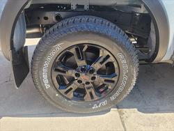 2025 NISSAN D23 PRO- NAVARA 4X4 2.3 DSL AUTO DC P4X STEALTH GREY