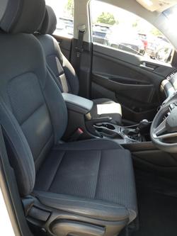 2017 Hyundai
                Tucson Active
