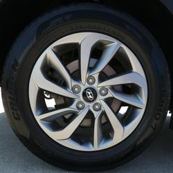 2017 Hyundai
                Tucson Active