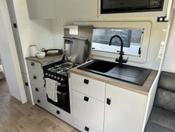 2025 JB Caravans Dirt Road Xtreme 23'6 Rear Club