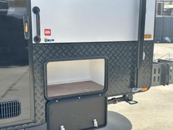 2025 JB Caravans Dirt Road Xtreme 23'6 Rear Club