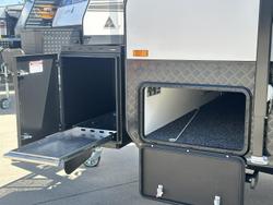 2025 JB Caravans Dirt Road Xtreme 23'6 Rear Club