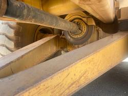 2011 Caterpillar 725 Yellow