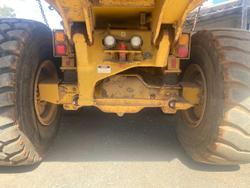 2011 Caterpillar 725 Yellow