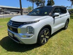 2025 Mitsubishi Outlander Exceed Tourer ZM MY25 AWD White Diamond with Black Mica Roof