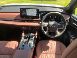 2025 Mitsubishi Outlander Exceed Tourer ZM MY25 AWD White Diamond with Black Mica Roof