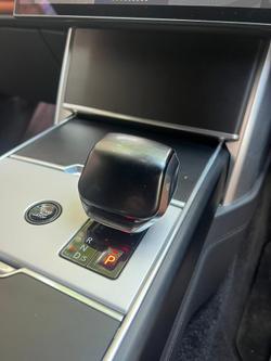 2024 Land Rover Range Rover P615 SV