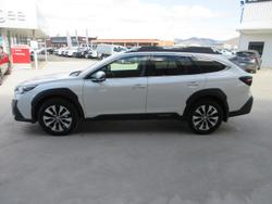 2025 Subaru Outback AWD Touring XT