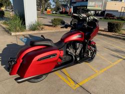 2024 Indian CHALLENGER DARK HORSE SUNSET RED