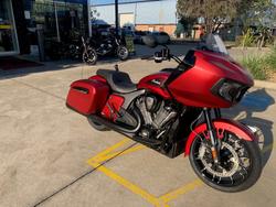 2024 Indian CHALLENGER DARK HORSE SUNSET RED