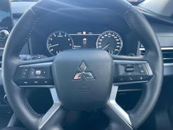 2022 Mitsubishi
Outlander LS