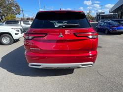 2022 Mitsubishi
Outlander LS