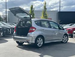 2013 Honda
                Jazz Vibe-S