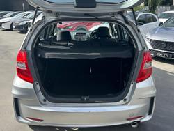 2013 Honda
                Jazz Vibe-S