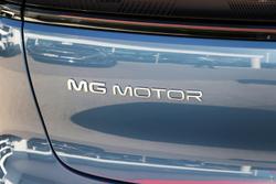 2025 MG
                IM6 Platinum