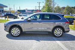 2015 Porsche
Cayenne S E-Hybrid