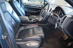 2015 Porsche
Cayenne S E-Hybrid